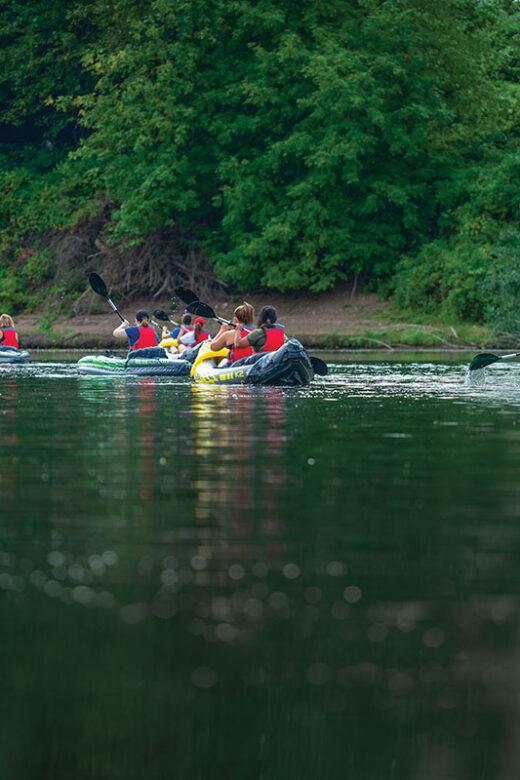 WILD preorientation program kayaking on the Willamette River