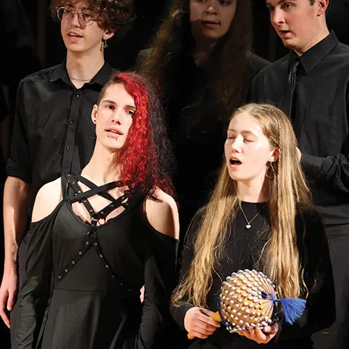 photo of the Linfield choir performing.