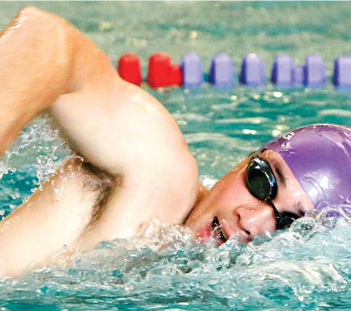 Noah Cutting ’20 swimming